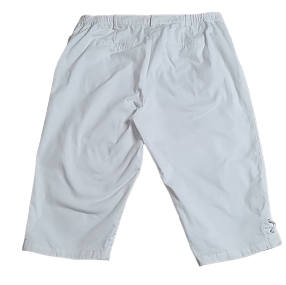 Ruby Rd. White Capris - Picture 5 of 9